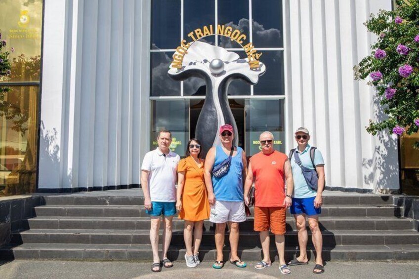 A group of people standing in front of a building with a large sign that reads 'TRAINING GOLF CLUB.' 1