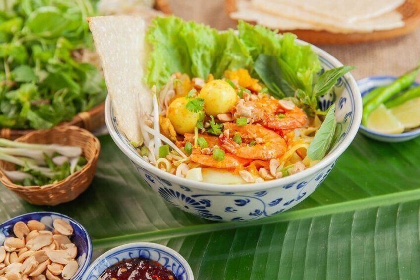 Da Nang Food Walking Tour in Local Eats and Michelin Favorites 4