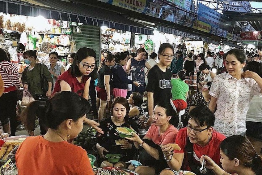 Da Nang Food Walking Tour in Local Eats and Michelin Favorites 1