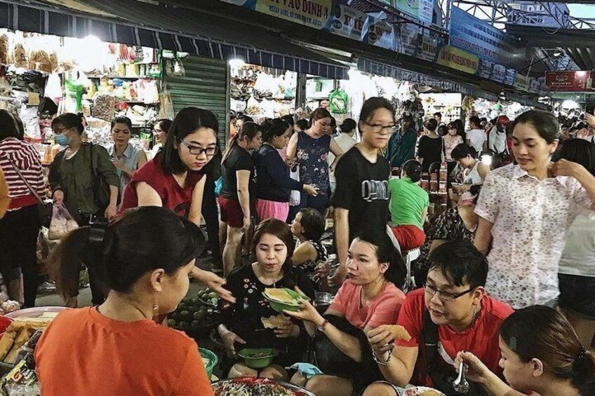 Da Nang Food Walking Tour in Local Eats and Michelin Favorites 1