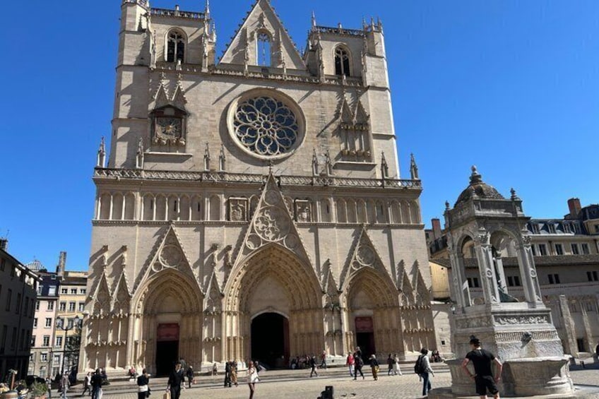 A historic cathedral with a large rose window and pointed arches. 4