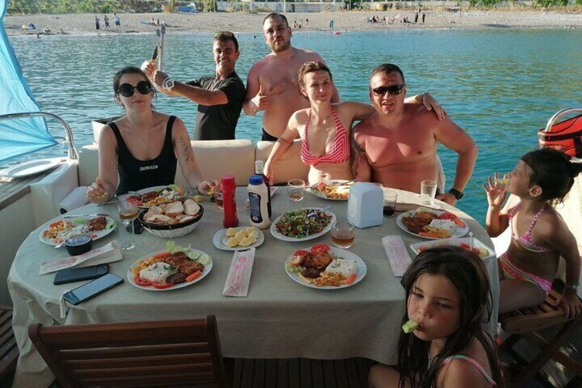 Private Luxury Yacht Tour in Alanya 4