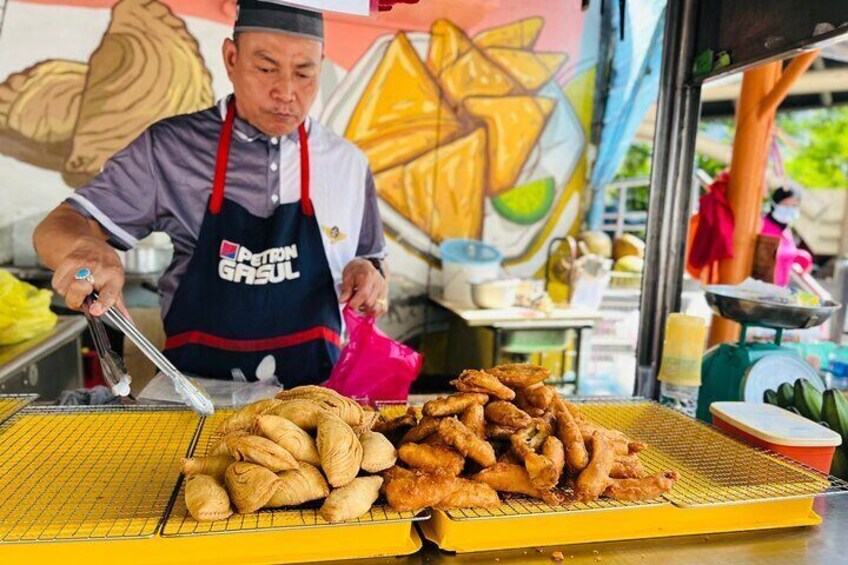 Kuala Lumpur Food Tour with 12+ Authentic Dishes & Local Secrets 1