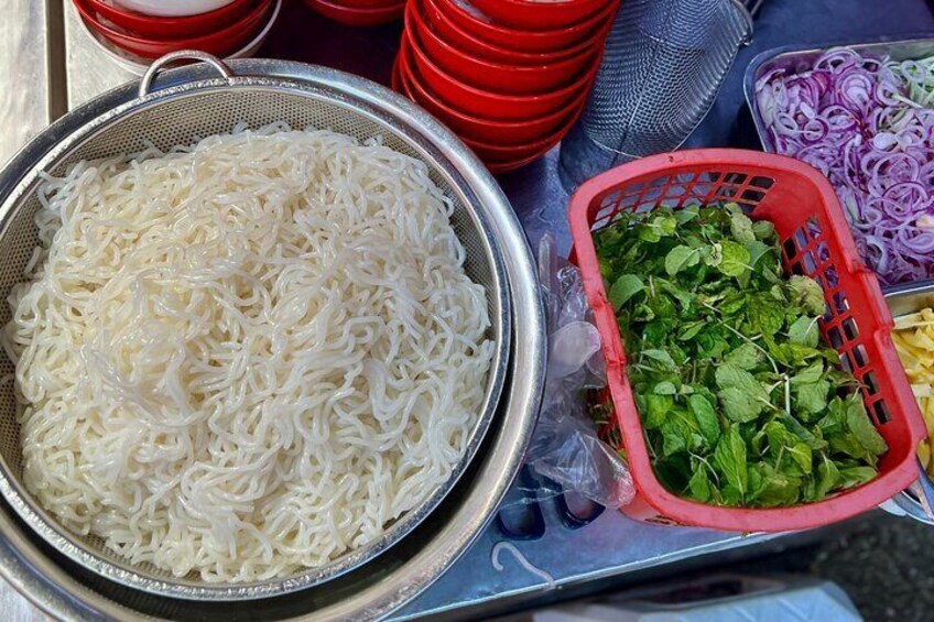 Kuala Lumpur Food Tour with 12+ Authentic Dishes & Local Secrets 3