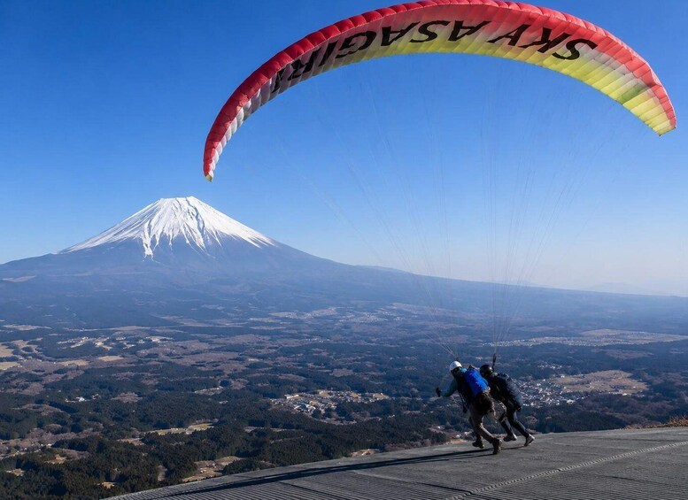 Picture 3 for Activity MT. Fuji Paragliding Experience with Luxury Transfer 1
