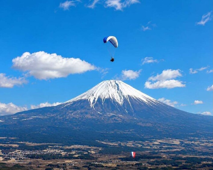 Picture 1 for Activity MT. Fuji Paragliding Experience with Luxury Transfer 4