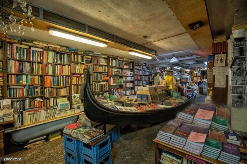 A bookstore with a gondola, bookshelves, and a vintage ambiance. 4