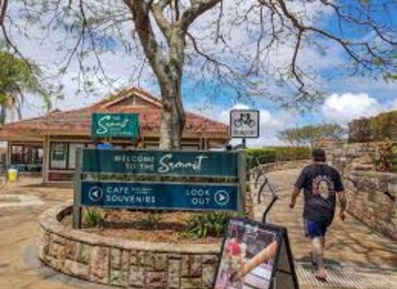 A sign welcoming visitors to the Semit with directions to the cafe and souvenirs. 3