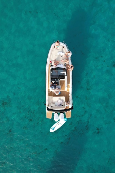A boat with passengers on a turquoise sea. 1