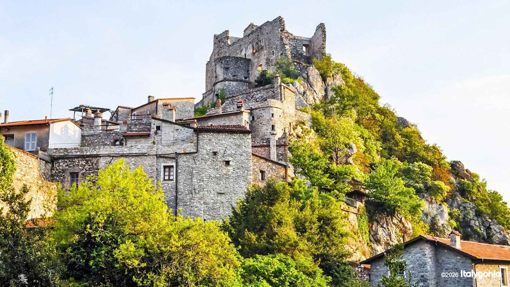 Castelvecchio di Rocca Barbena: Private Stone Village Tour 1