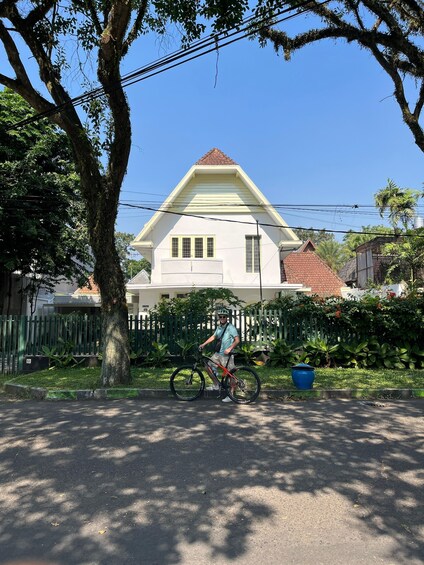 Picture 5 for Activity Malang: Guided City Cycling Tour 4