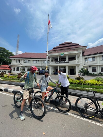 Picture 2 for Activity Malang: Guided City Cycling Tour 5
