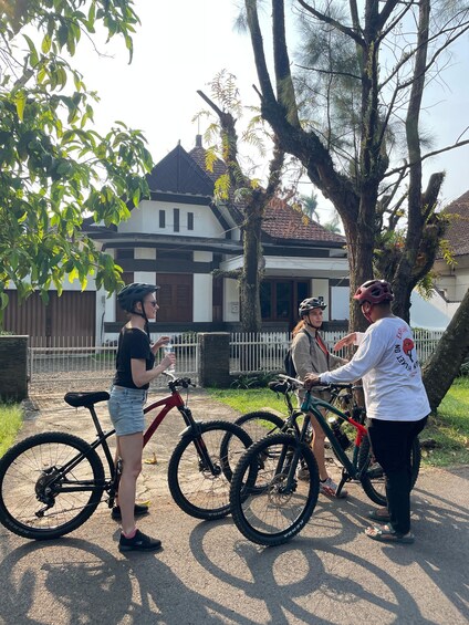 Picture 1 for Activity Malang: Guided City Cycling Tour 2