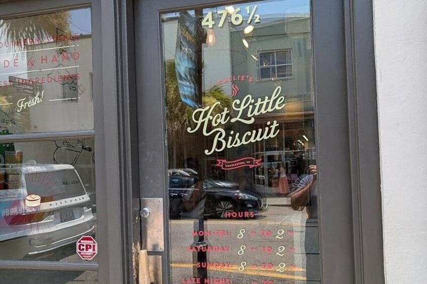 Charleston Brunch Food Tour: Biscuits, Shrimps, Grits and More 3