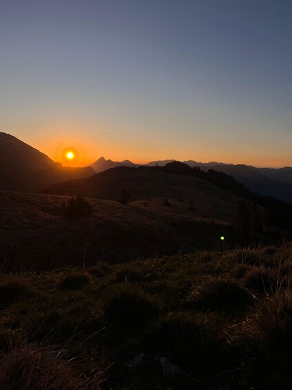 A sunset over a mountainous landscape with a clear sky. 5
