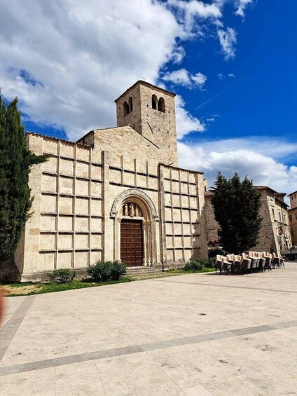 Picture 4 for Activity Ascoli Piceno: Guided walking tour in the city of 100 towers 3