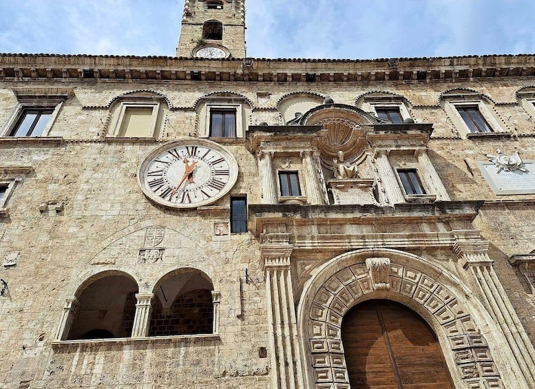 Picture 2 for Activity Ascoli Piceno: Guided walking tour in the city of 100 towers 4