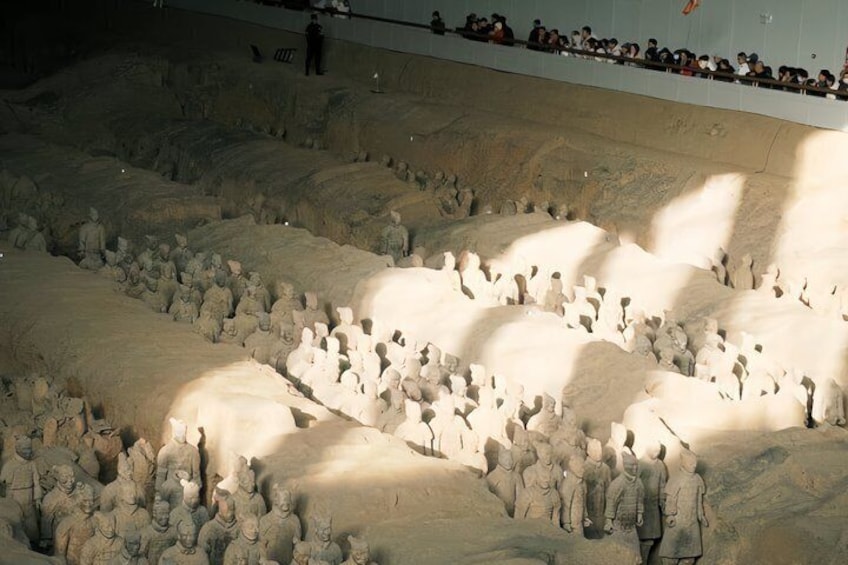 A large number of terracotta soldiers arranged in rows. 5