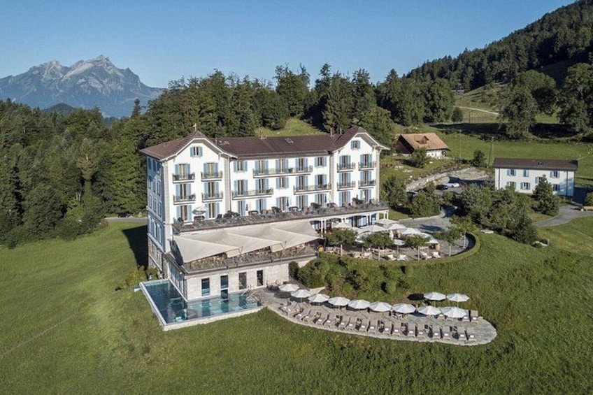 Helicopter flight with a stop at Villa Honegg for lunch 4