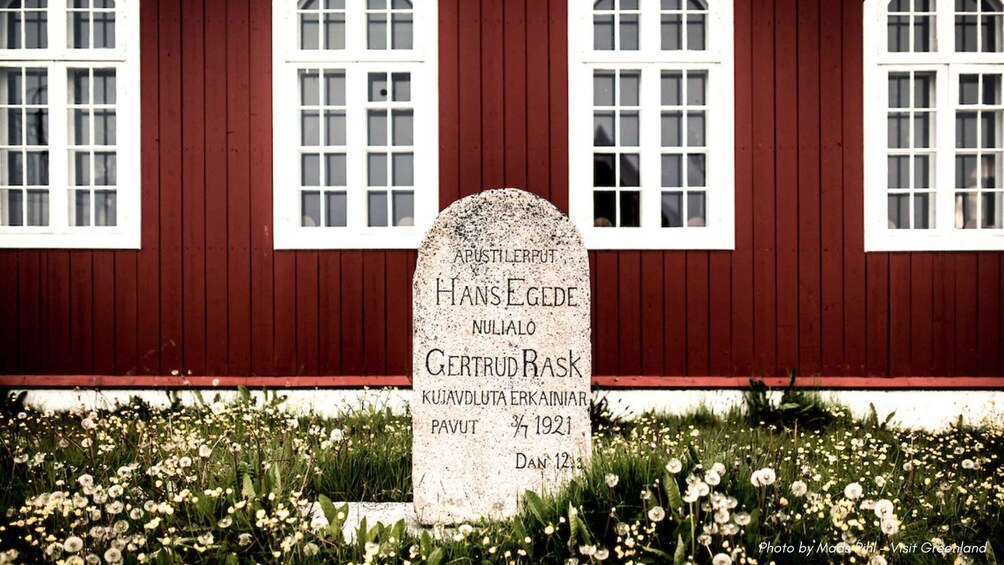 Picture 8 for Activity Nuuk Walking Tour with Museum Visit & Greenlandic Tasting 5