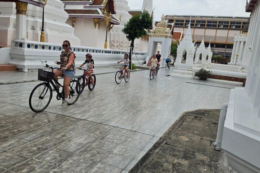 Bangkok Backstreets Bike and Bite Tour 1