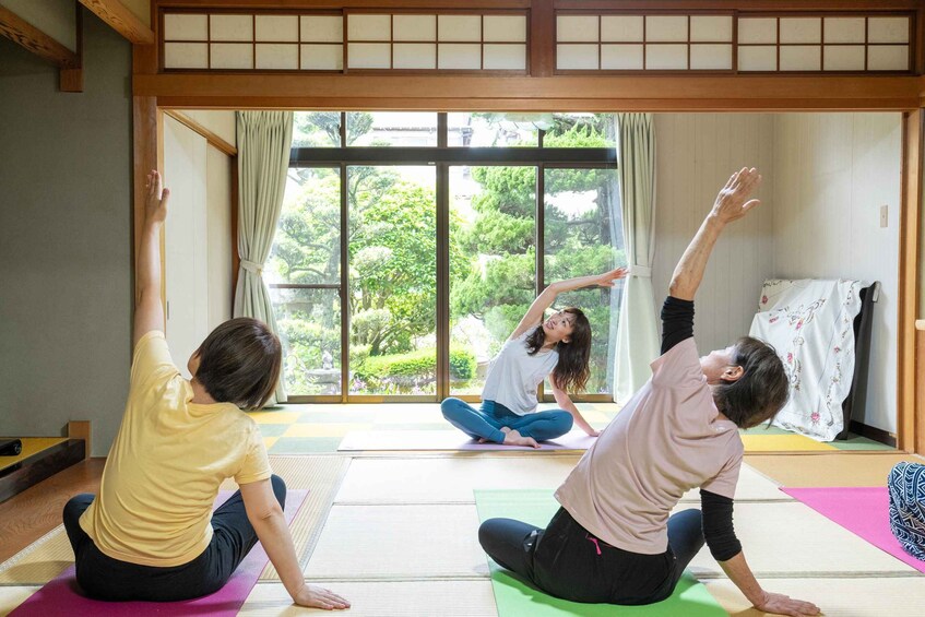 Kyoto Kameoka: Private Yoga Class in Tatami Room or Studio 4