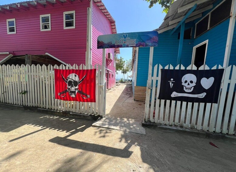 Picture 13 for Activity Roatan East End Snorkel: Wrecks, Pirates & Reef House Escape 4