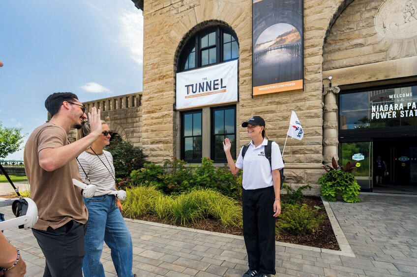A building with a sign reading 'TUNNEL' and a website address. 5
