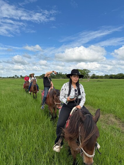 Yopal: Llanera Experience with Horseback Riding and Typical Lunch 1