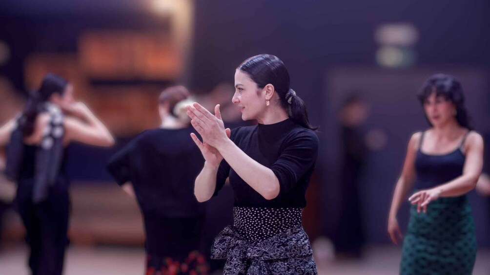 A group of people in a dance studio. 2