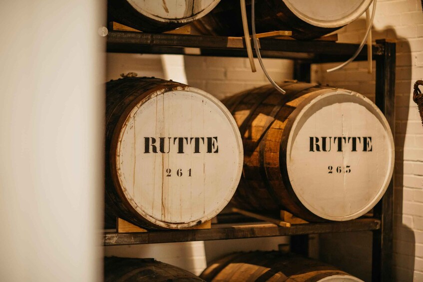 Wooden barrels labeled 'RUTTE' with numbers 261 and 265. 2
