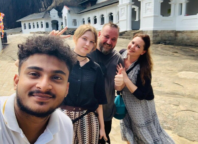Sigiriya to Kandy : Artisan Trail & Cultural Transfer 1