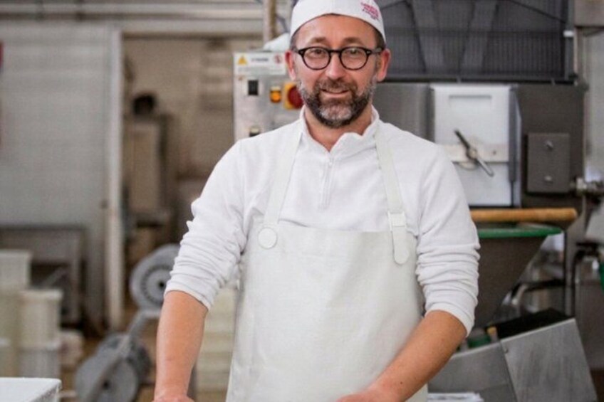 Mozzarella Making Show with Tasting in Bari 2
