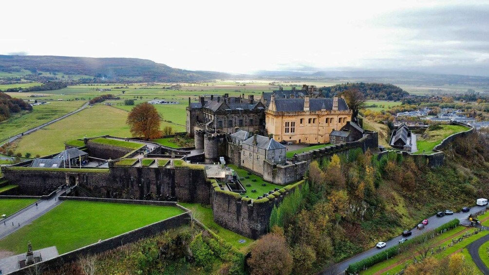 Edinburgh: Kelpies, Stirling Castle & Loch Lomond 1