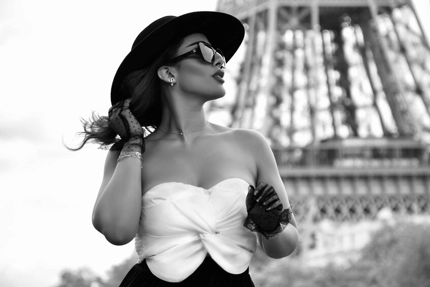 Picture 1 for Activity Paris: Old Money Photo Shoot with Outfits and Accessories 5