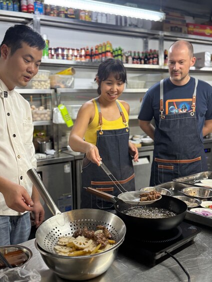 Chongqing Wet Market Tour&Cooking at 13-Yr Local Restaurnat 1