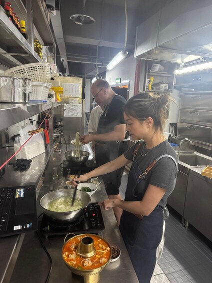 Picture 7 for Activity Chongqing Wet Market Tour&Cooking at 13-Yr Local Restaurnat 2