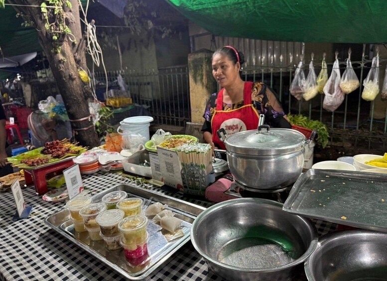 Picture 8 for Activity Battambang: Evening Street Food Tour with Hotel Pickup 2