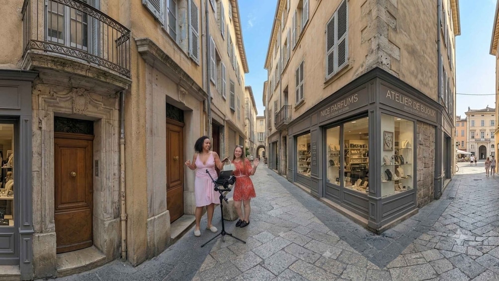 Picture 12 for Activity Nice: Iconic French Singers Walking Tour with Live Cabaret 2