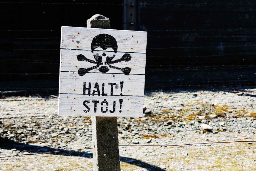 A warning sign with a skull and crossbones symbol and the text "HALT! STOJ!" 3