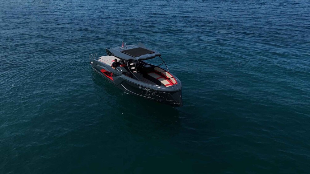 A speedboat on water. 5
