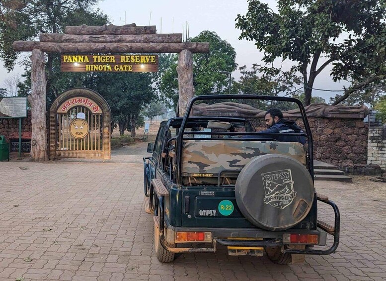 A jeep at the entrance of Panna Tiger Reserve. 3