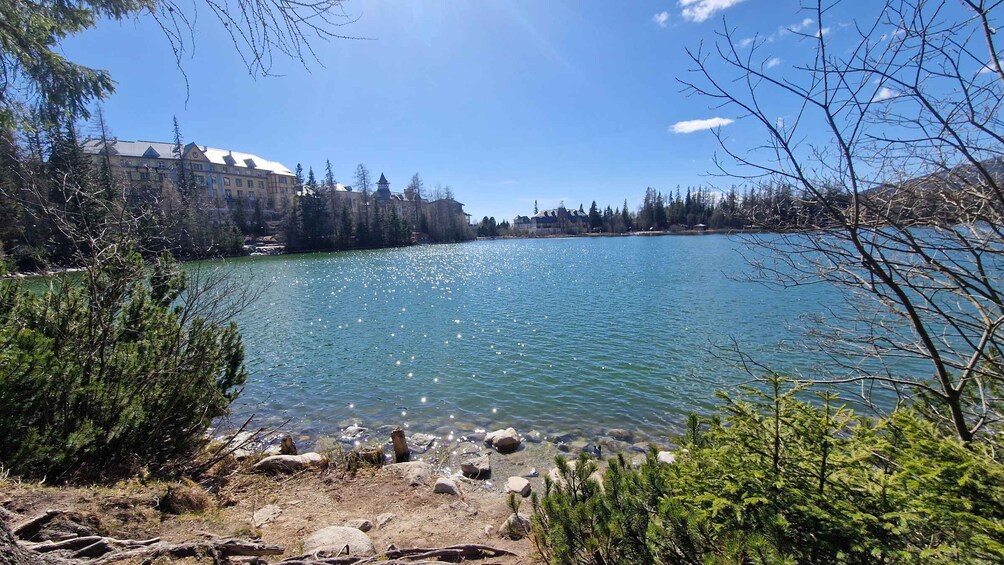 A lake surrounded by trees and buildings. 5