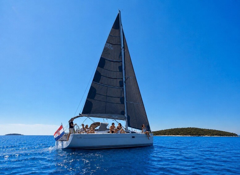 Pula: Private Boat Tour with Tapas, Drinks and Swim Stops 1
