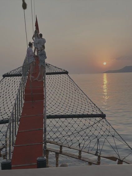 Alanya: Sunset Pirate Boat Tour with Dinner & Foam Party 3