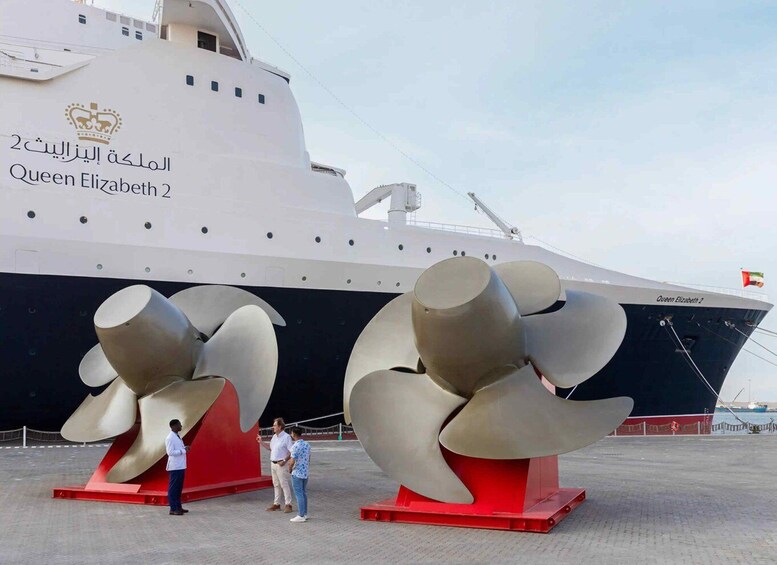 A large ship named 'Queen Elizabeth 2' with two prominent propellers in front. 2
