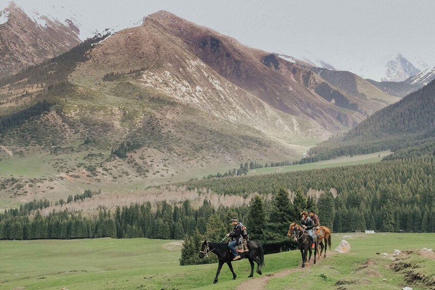 Picture 3 for Activity Garden City: Guided Horseback Ride with Scenic Views 2