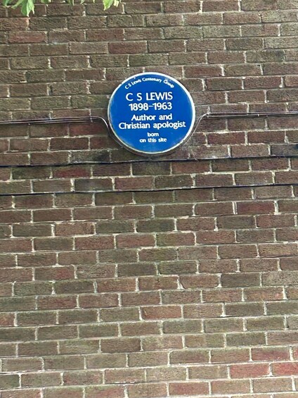 A blue plaque on a brick wall with text about C.S. Lewis. 5