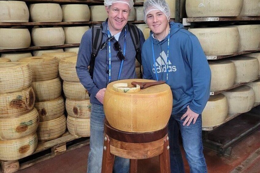 Guided tour of the cheese factory and tasting of Parmigiano Reggiano 3