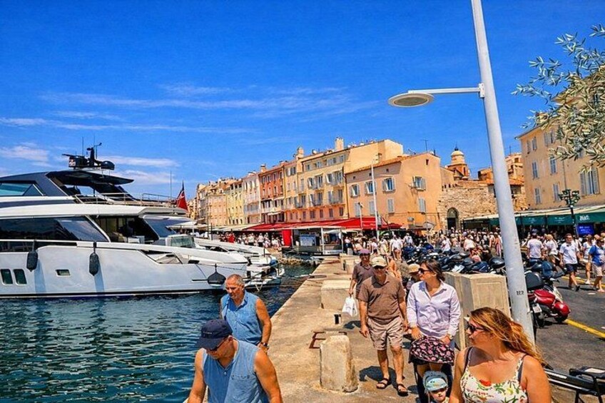 Saint-Tropez moments · Arriving by sea · Time to explore the harbour and village 1